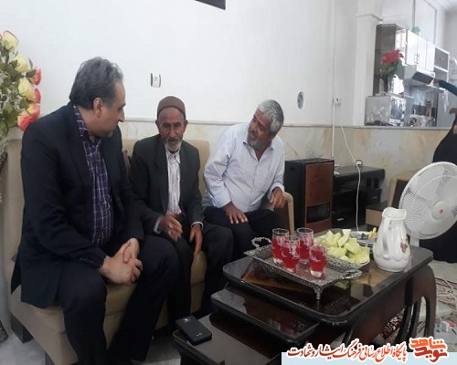 رئیس بنیاد شهید شهرستان فاروج به دیدار پدر شهید «ربیعی» رفت