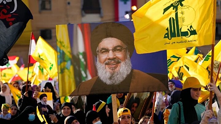 فيديو | هتاف "لبيك يا نصرالله" و"أنا على العهد" من شباب المقاومة بجوار مقام الشهيد نصرالله