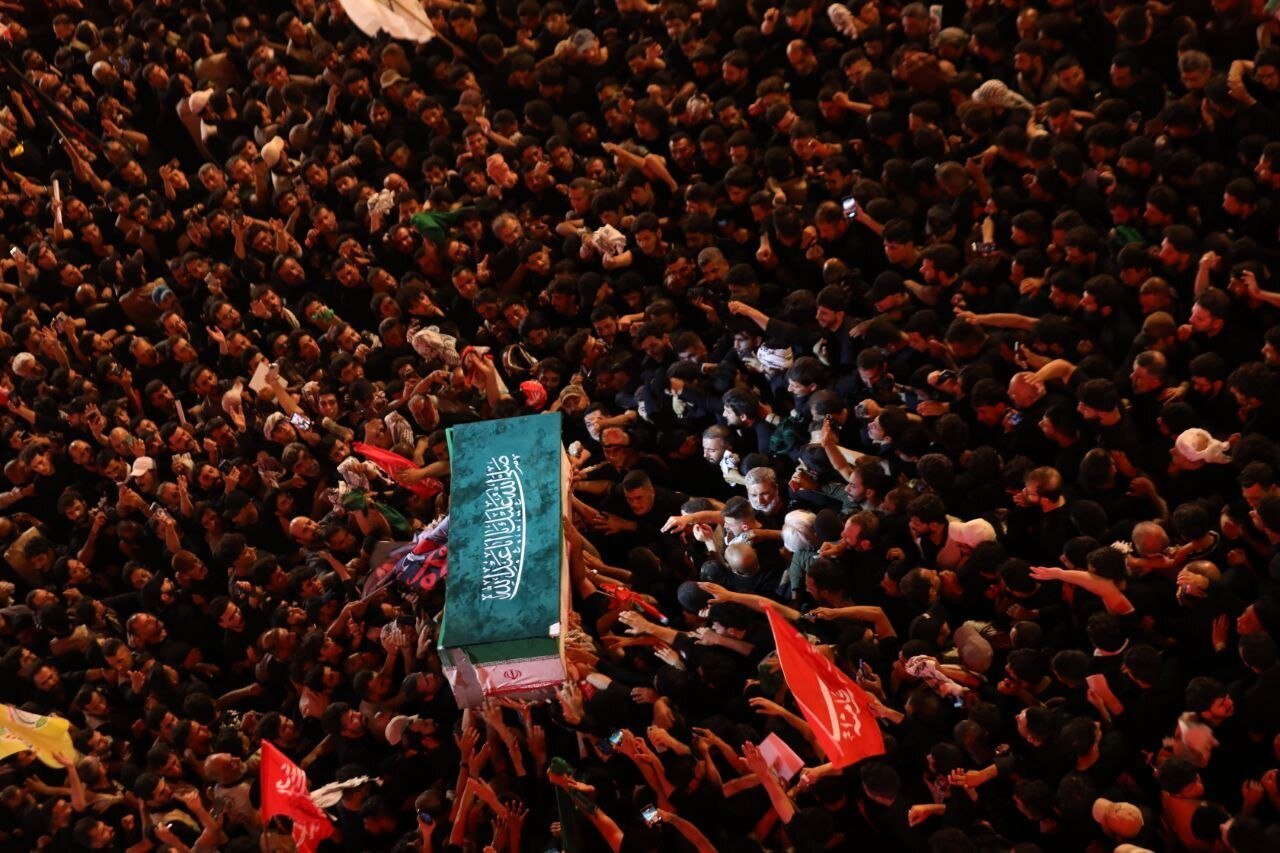 الإمام الخامنئي الشهيد في كربلاء بعد 69 عاماً من الفراق