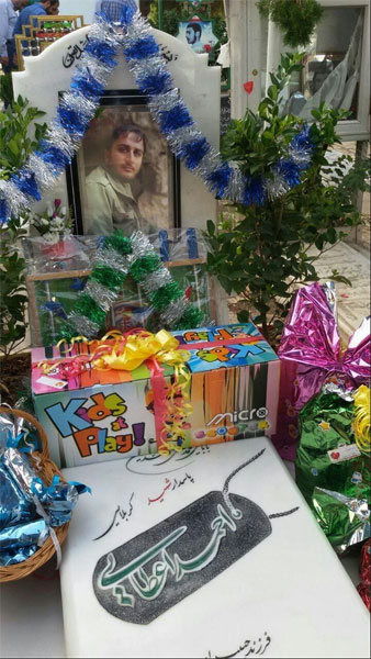 جشن تولد فرزند شهید مدافع حرم در جوار مزار پدر +تصاویر جشن تولد فرزند شهید مدافع حرم در جوار مزار پدر +تصاویر