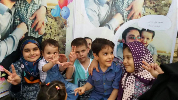 جشن تولد فرزند شهید مدافع حرم در جوار مزار پدر +تصاویر جشن تولد فرزند شهید مدافع حرم در جوار مزار پدر +تصاویر