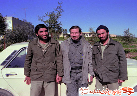 هشت سال جنگ، هشت شب هم نجفآباد نبود...!+از کودکی تا شهادت «حاج احمد» به روایت پسر دوم خانواده «حاج حسن کاظمی نجفآبادی» هشت سال جنگ، هشت شب هم نجفآباد نبود...!+از کودکی تا شهادت «حاج احمد» به روایت پسر دوم خانواده «حاج حسن کاظمی نجفآبادی»