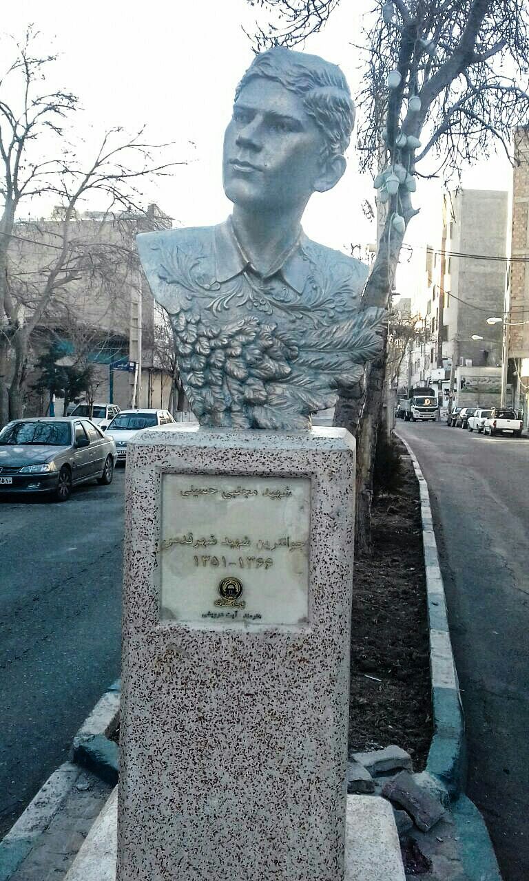 سردیس جوانترین شهید شهرستان قدس نصب شد سردیس جوانترین شهید شهرستان قدس نصب شد