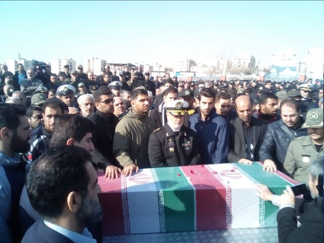 پیکر یک غواص شهید در شهرک نیروی دریایی ارتش آرام گرفت پیکر یک غواص شهید در شهرک نیروی دریایی ارتش آرام گرفت