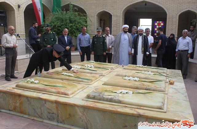 حضور کاروان «زیر سایه خورشید» در حرم شهدای گمنام مازندران حضور کاروان «زیر سایه خورشید» در حرم شهدای گمنام مازندران