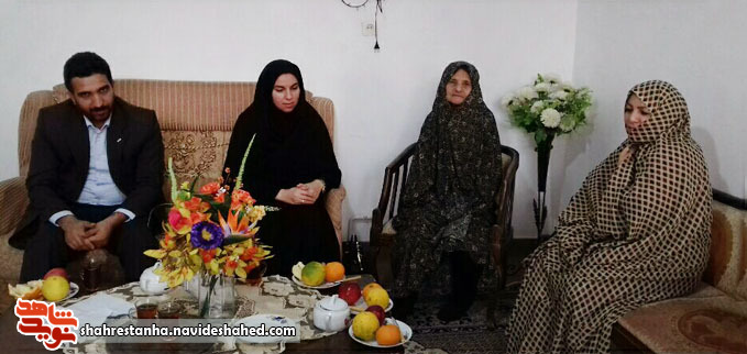 دیدار رئیس بنیادشهید شهرستان پیشوا با مادر شهید دیدار رئیس بنیادشهید شهرستان پیشوا با مادر شهید