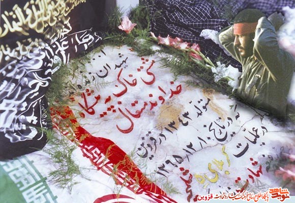 بزرگترین دِینی که شهدا برگردن ما نهادهاند! بزرگترین دِینی که شهدا برگردن ما نهادهاند!