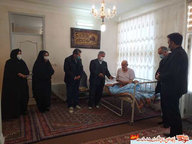 گزارش تصویری |دیدار مدیرکل بنیاد شهید با خانواده شهدای بمباران هوایی استان اردبیل