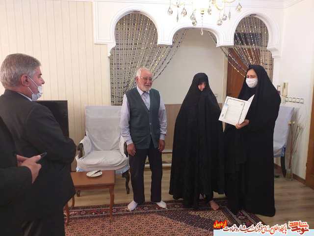 گزارش تصویری |دیدار مدیرکل بنیاد شهید با خانواده شهدای بمباران هوایی استان اردبیل