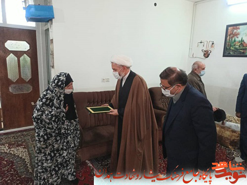گلزار شهدای روحانی شهرستان تویسرکان غبارروبی و عطر افشانی شد گلزار شهدای روحانی شهرستان تویسرکان غبارروبی و عطر افشانی شد