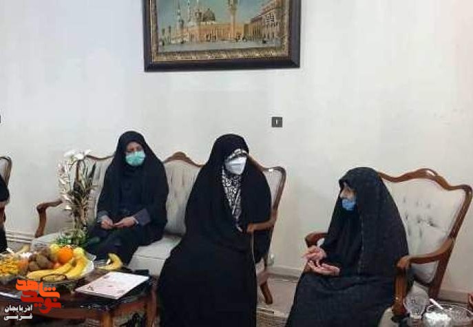 والدین شهدا ولی نعمتان جامعه ما هستند والدین شهدا ولی نعمتان جامعه ما هستند