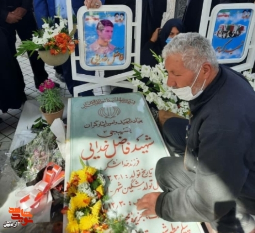 گزارش تصویری | خانواده شهید اردبیلی پس از گذشت30 سال مزار شهیدشان را زیارت کردند