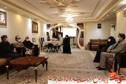 مدیرکل بنیاد شهید و امور ایثارگران همدان از فعالان فرهنگی و معلمان تقدیر کرد مدیرکل بنیاد شهید و امور ایثارگران همدان از فعالان فرهنگی و معلمان تقدیر کرد
