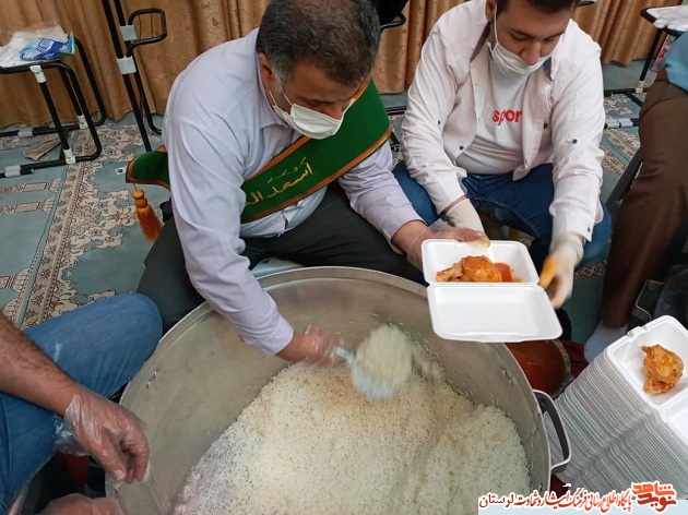 گزارش تصویری/ طبخ و توزیع غذای گرم روزانه در حسینیه شهیدان پاپی