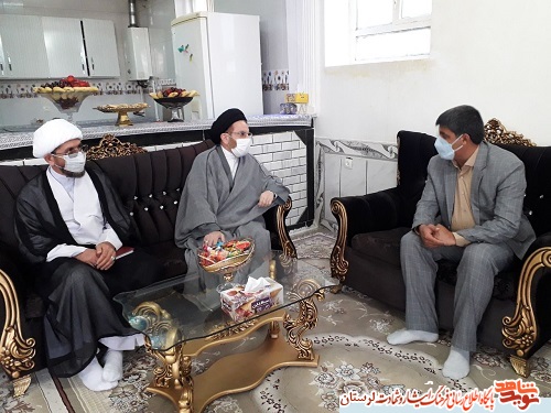 گزارش تصویری/ دیدار نماینده ولی فقیه در لرستان با خانواده شهید «محمدرضا میرزایی»