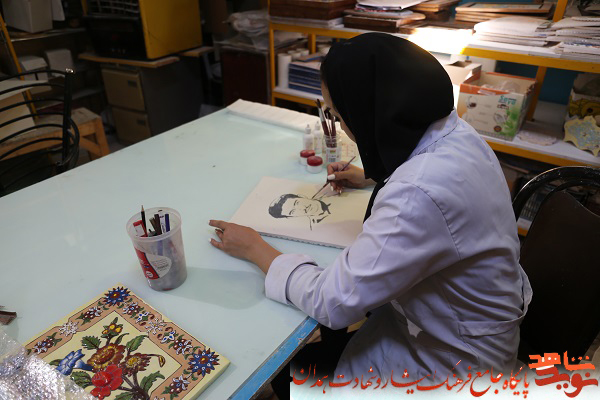 گزارش تصویری| ساخت دیوارنگاره سرامیکی شهدا