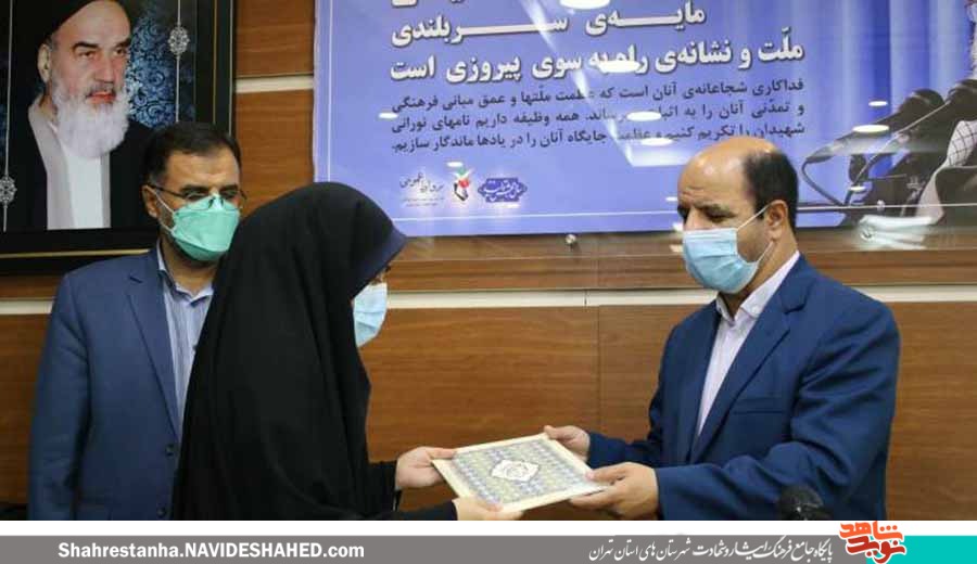 تجلیل از خبرنگاران حوزه ایثار و شهادت/ خبرنگاران نام شهدا را زنده نگه می دارند