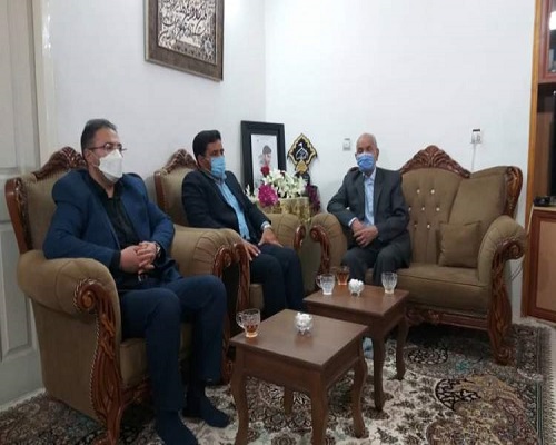 صاحبان اصلی انقلاب شهدا و ایثارگران هستند