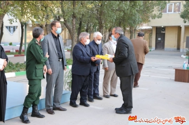 گزارش تصویری | در مراسمی بنیاد شهید اردبیل ازخانواده های معظّم شهدا و ایثارگران مرکز صدا و سیمای استان تجلیل کرد