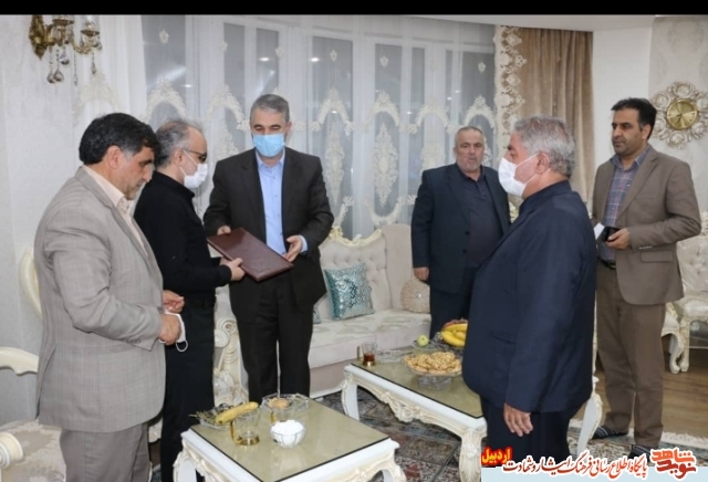 گزارش تصویری |به مناسبت گرامیداشت هفته دفاع مقدس مدیر کل بنیاد شهید استان اردبیل از خانواده شهدا و جانبازان دیدار و داجوئی کرد