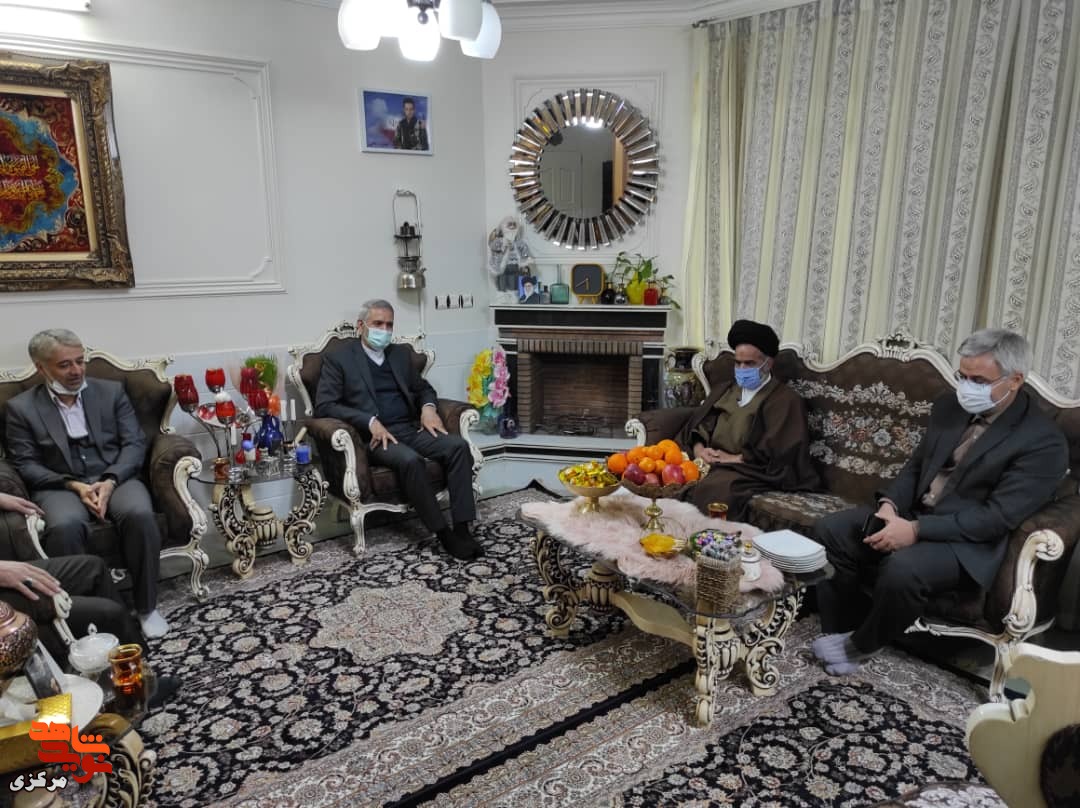 دیدار و تجلیل از خانواده شهید مدافع حرم در خمین