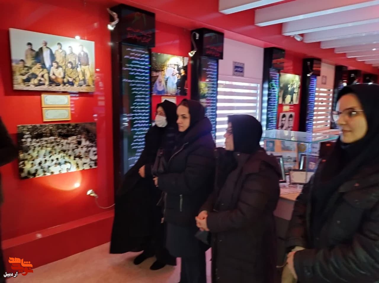 بازدید کارمندان اداره پست از موزه شهدای اردبیل+عکس