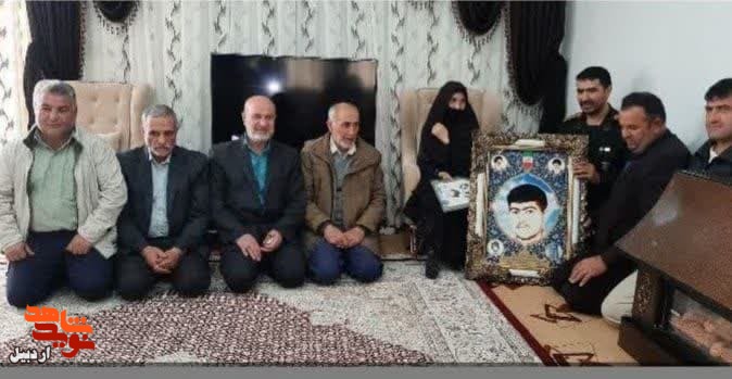 برگزاری یادواره خانگی شهدا در منزل شهید «علی کریم‌لو» در اردبیل