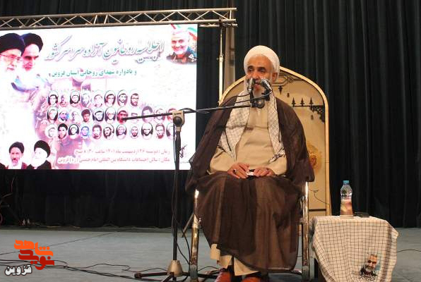 روحانیون در عرصه جهاد پیشتاز هستند