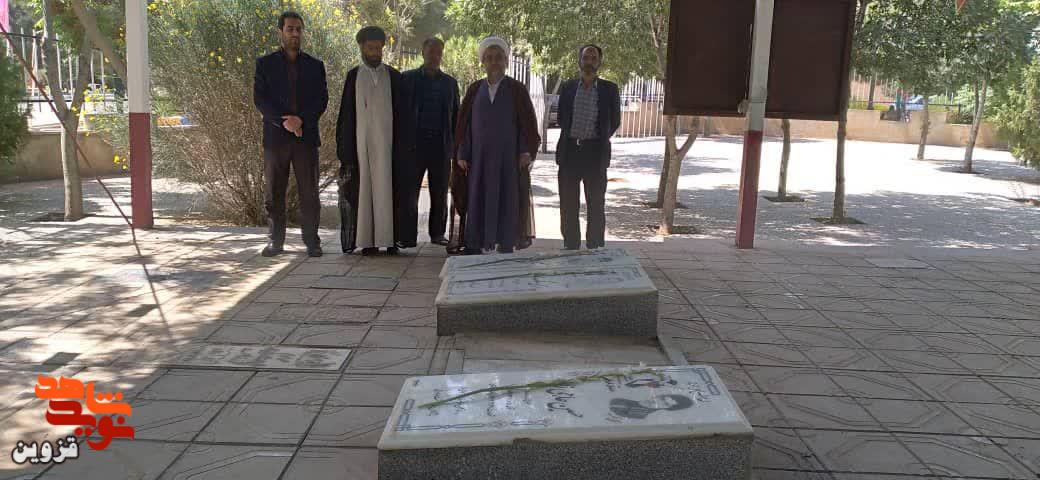 مسئولان تاکستان به مقام شهدای خرمدشت ادای احترام کردند