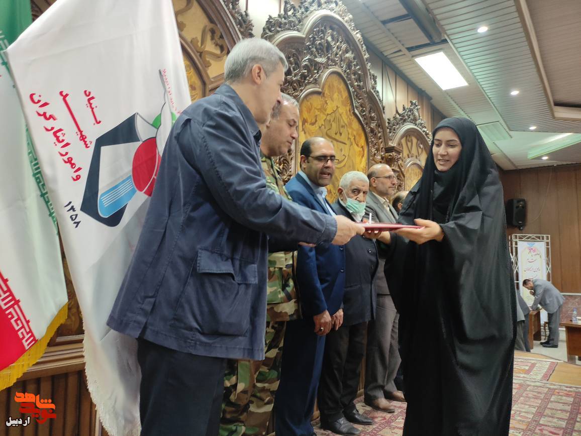 افتخارآفرینی هنرمندان شاهد و ایثارگر اردبیل در نمایشگاه منطقه‌ای آثار تجسمی