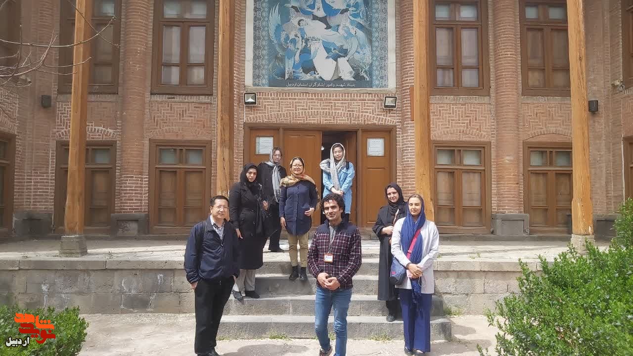 بازدید توریست‌های چینی از موزه شهدای اردبیل
