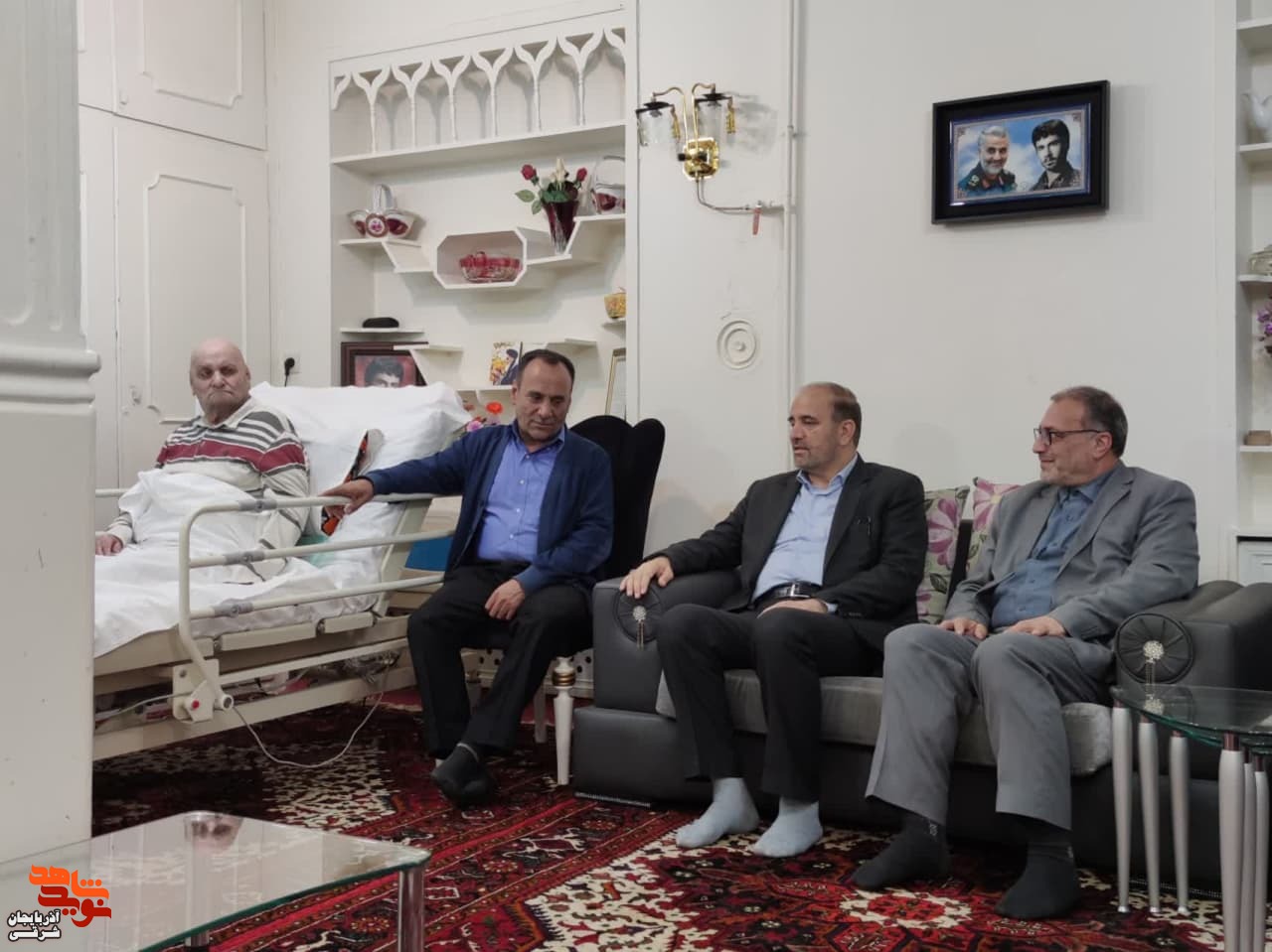 شهدا، گدر سالروز حماسه آزادسازی خرمشهر انجام شددیدار استاندار و مدیرکل بنیاد آذربایجان شرقی با خانواده یک شهید و آزادۀ عملیات بیت المقدس در تبریز و آزادگان سلحشور با ایثار و فداکاری خود به ما درس ایستادگی و مقاومت آموخته‌اند.