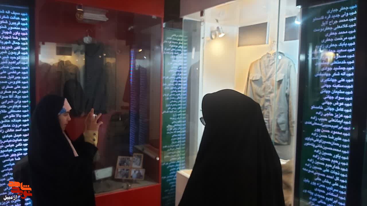 بازدید بسیجیان خواهر از موزه شهدای اردبیل+عکس