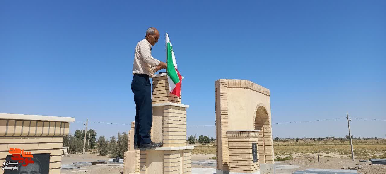 تعویض پرچم های گلزار شهدا در شهرستان هیرمند