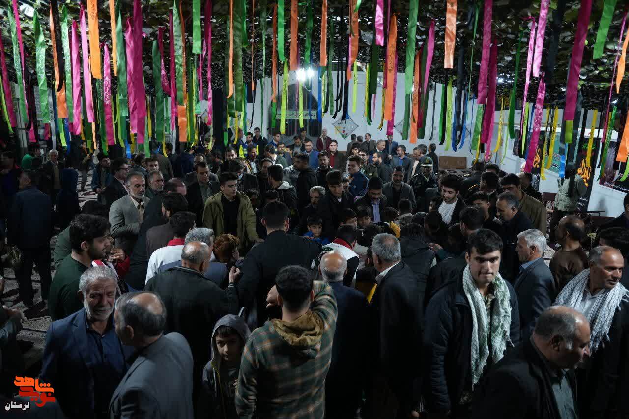 گزارش تصویری/استقبال گرم مردم رومشکان از شهدای گمنام در شبی سرد