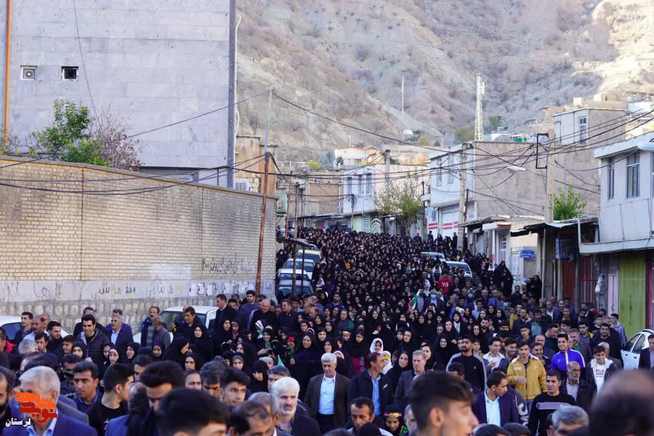 گزارش تصویری/سنگ تمام گذاشتن مردم وفادار سپید دشت در تشییع لاله های فاطمی