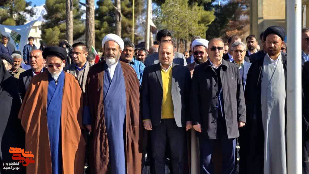 طنین انقلاب در یاسوج رژه خودرویی و هزاران برنامه گرامیداشت دهه فجر