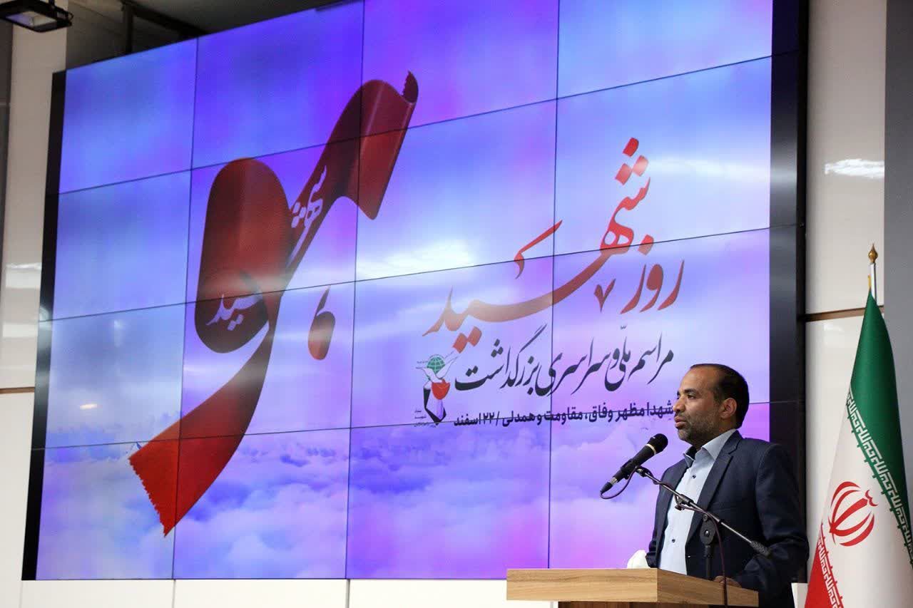 همه ما موظفیم راه شهدا و ایثارگران را ادامه دهیم