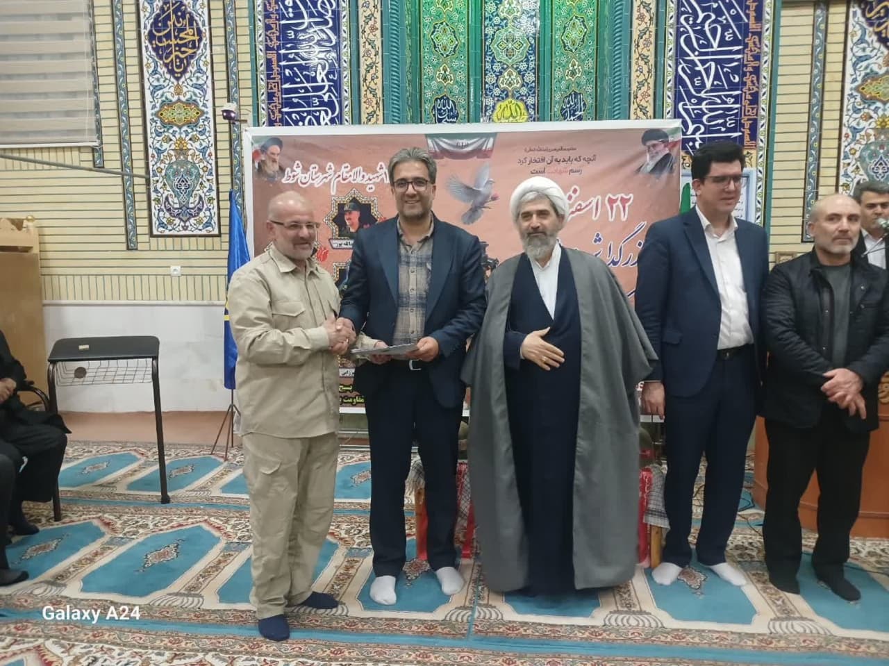 تجلیل از خانواده معظم شهدا بمناسبت 22 اسفند روز بزرگداشت شهداء