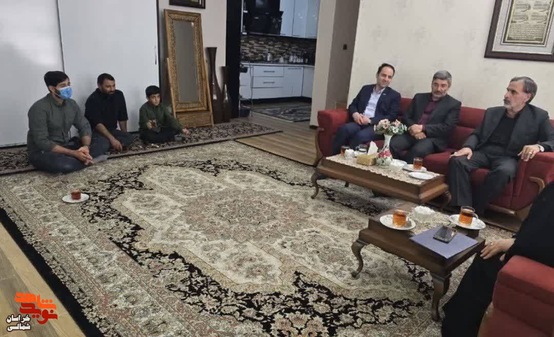 دیدار استاندار خراسان شمالی با خانواده شهیدان رمضانی و حمیدی زاده
