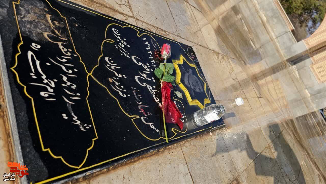 غبارروبی گلزار شهدا با حضور نماینده ولی فقیه در استان