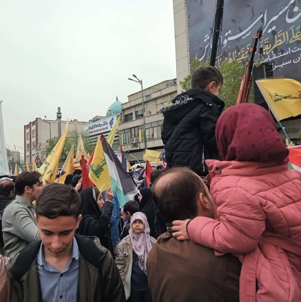 لبیک خانواده‌های معظم شهداو ایثارگران تهرانی به فرمان مقام معظم رهبری در روز جهانی قدس 