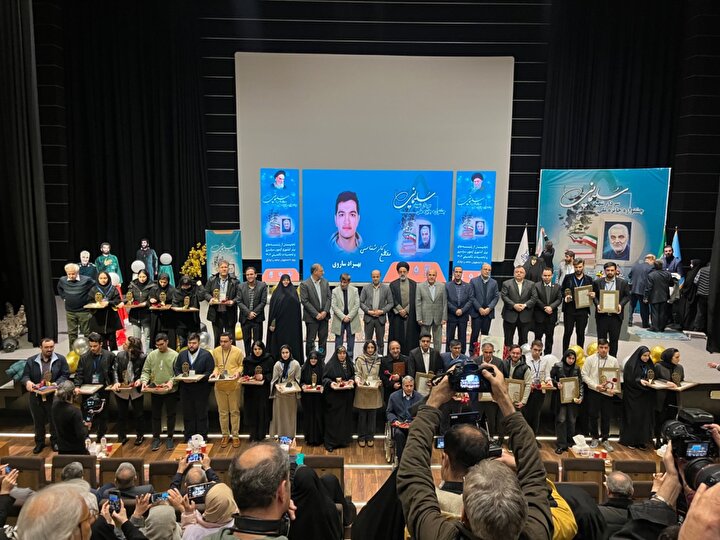 رتبه‌های برتر کشوری آزمون سراسری سال ۱۴۰۴ تجلیل شدند/ خودباوری در نسل جوان جامعه ایثارگری