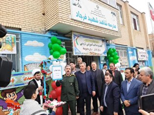 نواختن زنگ انقلاب در مدرسه شاهد شهید فرجاد بیله‌سوار+...