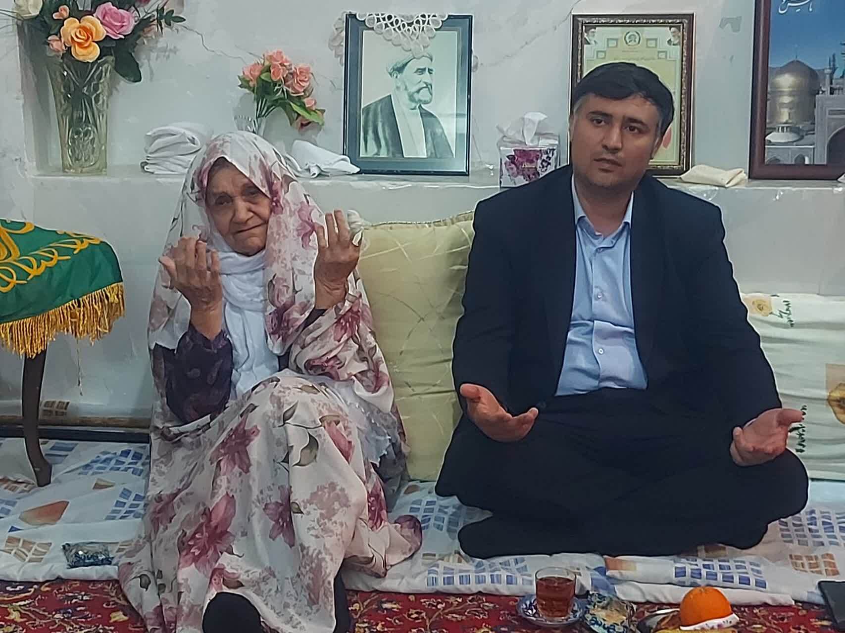 کاروان زیر سایه خورشیددر منزل مادر شهید معظم
