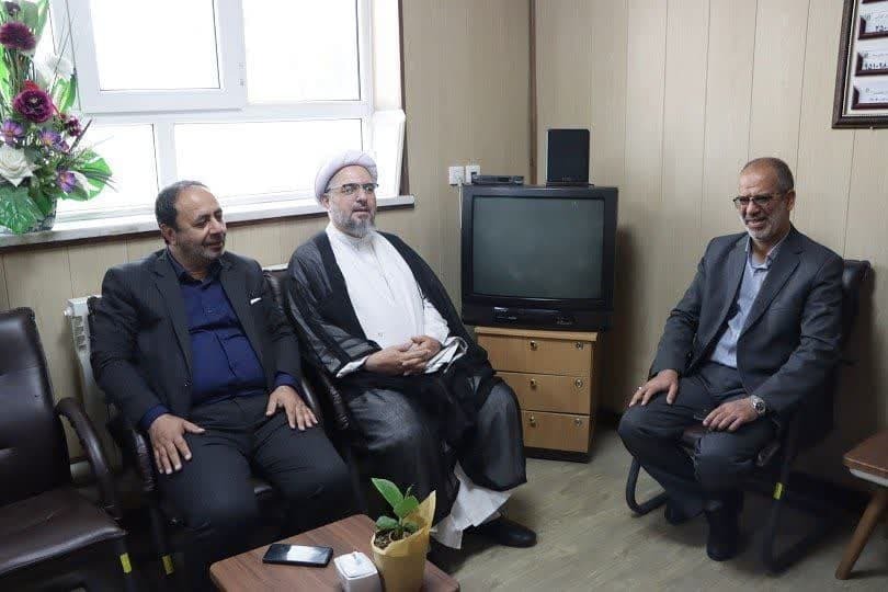 بازدید مسئول نماینده ولی فقیه در منطقه ۳ کشوری بنیاد شهید و امورایثارگران و مدیرکل بنیاد شهید و امورایثارگران آذربایجان غربی از مدرسه شاهد اهل قلم ارومیه