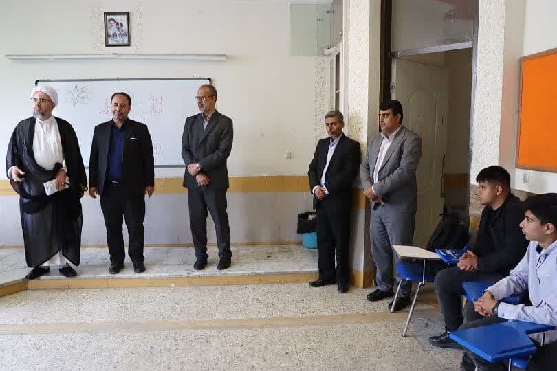 بازدید مسئول نماینده ولی فقیه در منطقه ۳ کشوری بنیاد شهید و امورایثارگران و مدیرکل بنیاد شهید و امورایثارگران آذربایجان غربی از مدرسه شاهد اهل قلم ارومیه