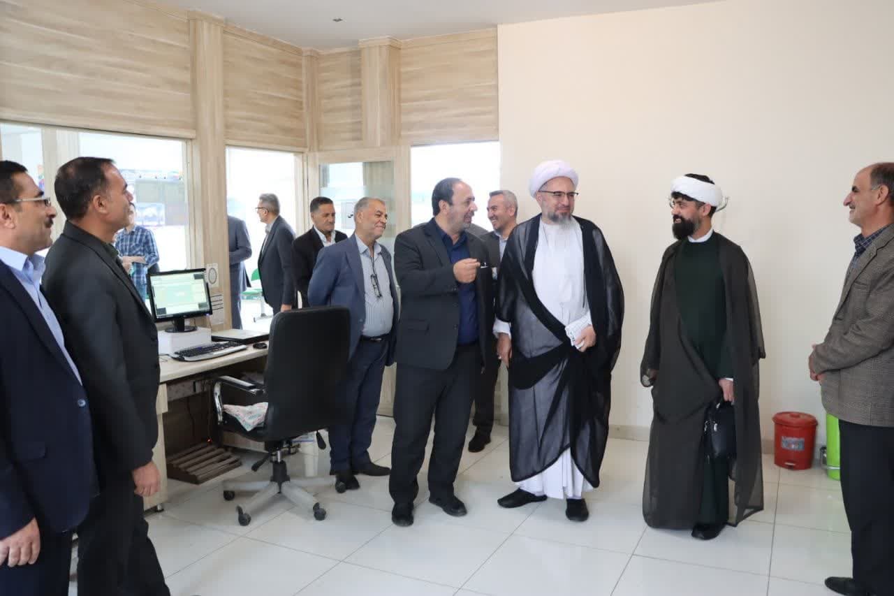 بازدید مسئول نماینده ولی فقیه در منطقه ۳ کشوری بنیاد شهید و امورایثارگران و مدیرکل بنیاد شهید و امورایثارگران آذربایجان غربی از مدرسه شاهد اهل قلم ارومیه