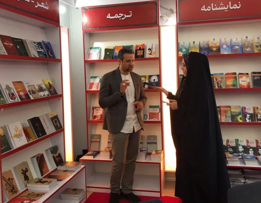 شعر، زبانِ جان است؛ می‌تواند پیام ایثار را با اثرگذاری بیشتر منتقل کند