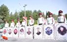 قابی متفاوت از بدرقه لاله ها در لرستان
